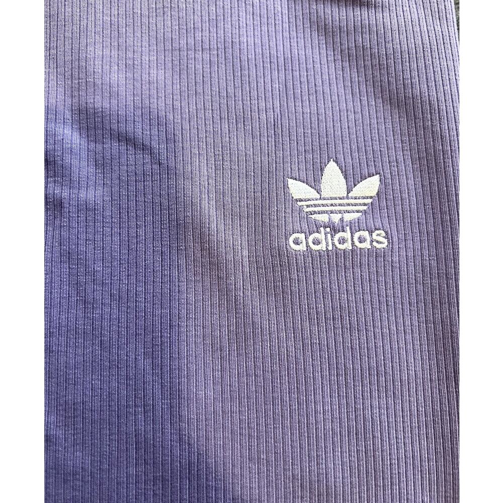 Adidas women S gym shorts NWT - Picture 2 of 3